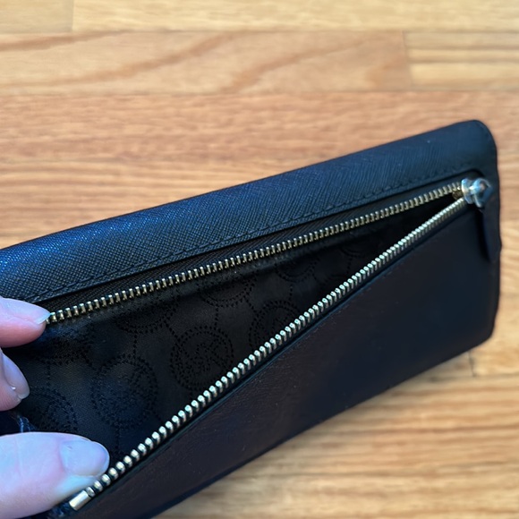 Michael Kors Bifold Envelope Wallet - Picture 4 of 7